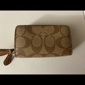 AUTHENTIC  COACH  SIGNATURE SMALL ZIP AROUND WALLET CARD CASE Excellent Cond.